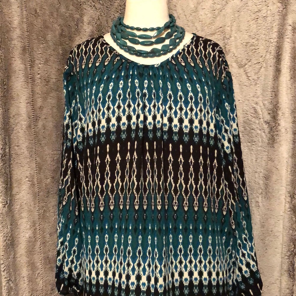 Gorgeous Patterned Blouse - Picture 2 of 4